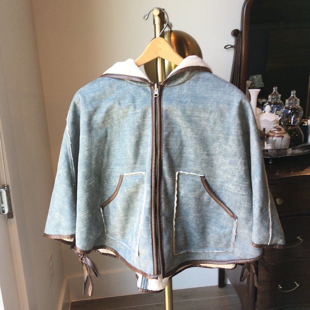 anthropologie reversible hooded sherpa cape poncho - blue - os